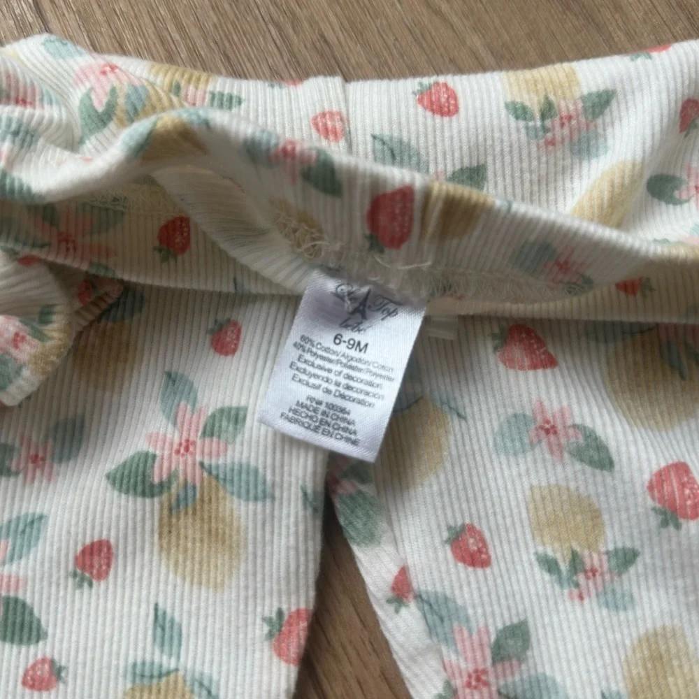 4/$20 Le Top Bebe Fruit and Floral Print Baby Girl 6-9M Footed Leggings with Bow